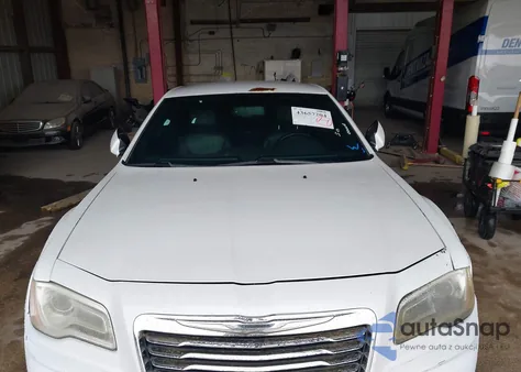 2014 Chrysler 300 z USA, uszkodzony, nr VIN 2C3CCAAGXEH232800
